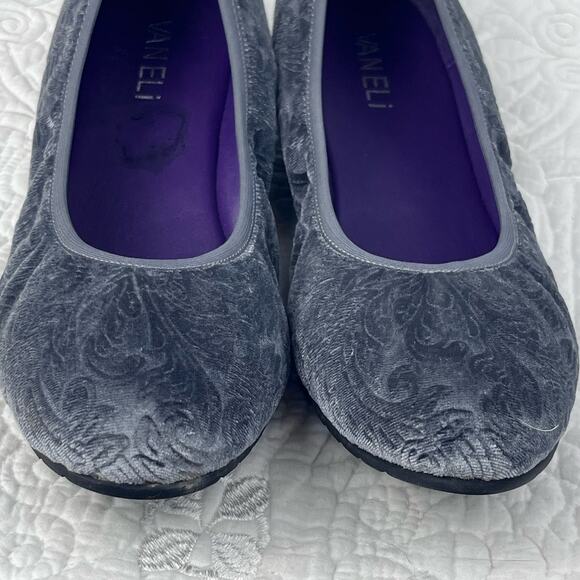 Vaneli Women's Size 7M Women's Gray Floral Textured Slip On Flat Casual Shoes - Picture 7 of 11